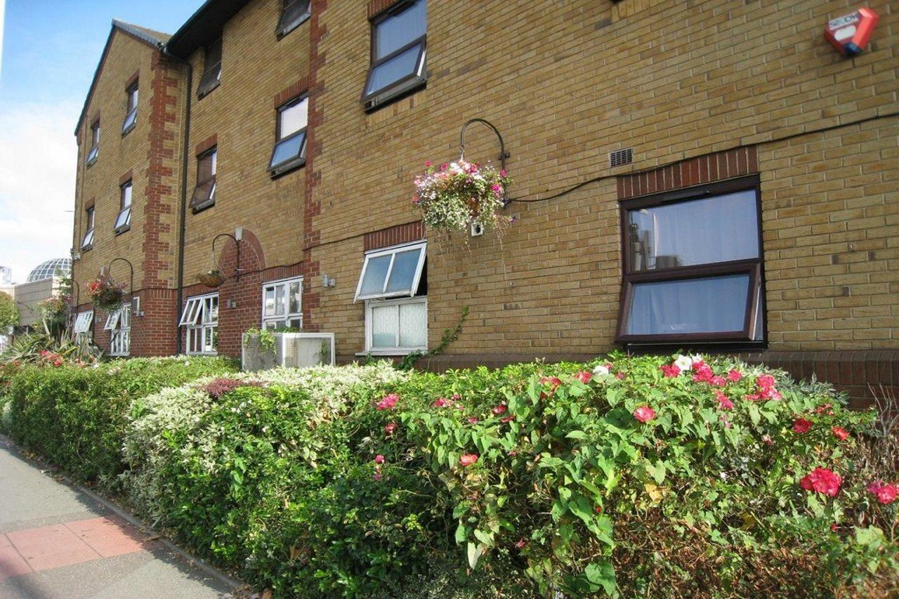 Premier Inn London Romford Exterior photo