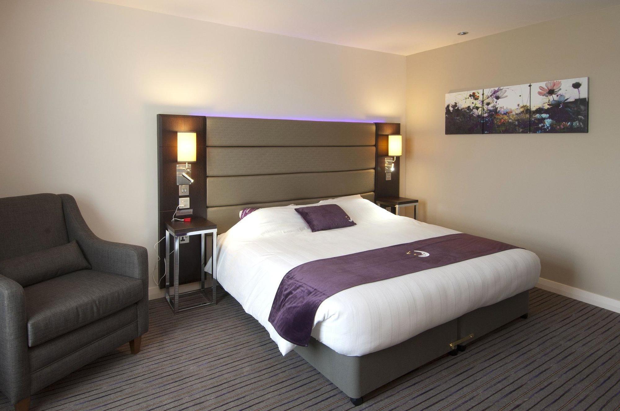 Premier Inn London Romford Exterior photo